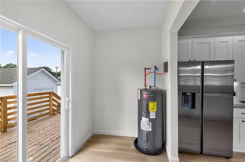 Entry Way - 515 Darnaby Ave, Hampton, VA 23661 photo 3 of 8