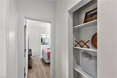 Entry Way - 515 Darnaby Ave, Hampton, VA 23661 photo 7 of 8