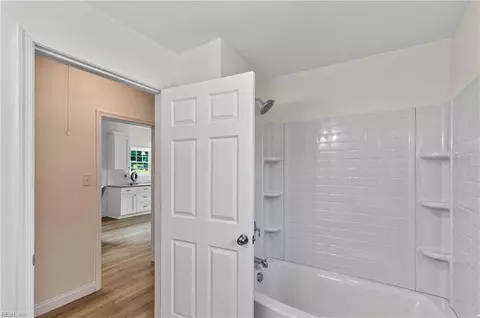 Bath - 515 Darnaby Ave, Hampton, VA 23661 photo 3 of 5