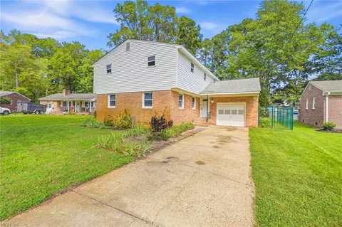 793 Fawn Ln, Newport News, VA 23602