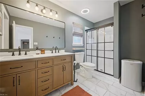 Bath - 416 Cardiff St, Hampton, VA 23666 photo 3 of 3