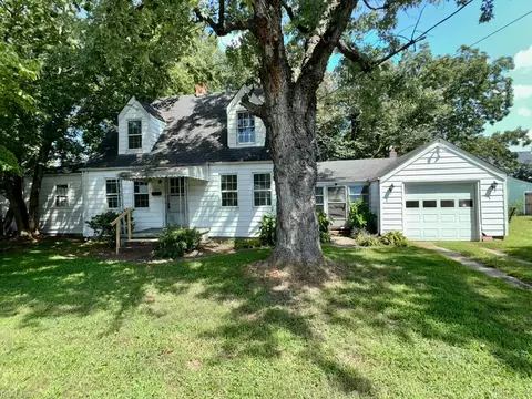 1307 Perry St, Chesapeake, VA 23324