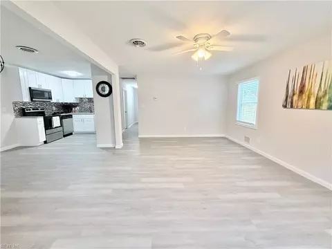 Living - 2420 Juniper St, Norfolk, VA 23513 photo 5 of 5