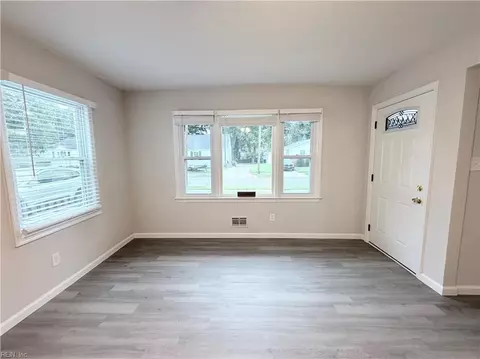 Living - 2420 Juniper St, Norfolk, VA 23513 photo 2 of 5