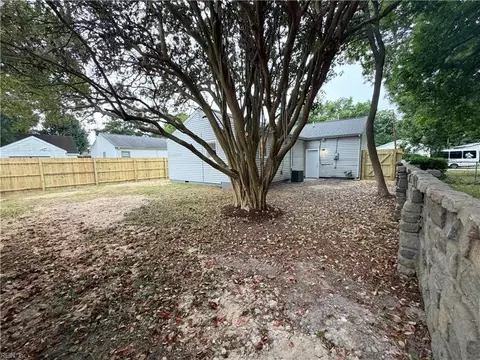 Exterior - 2420 Juniper St, Norfolk, VA 23513 photo 5 of 7