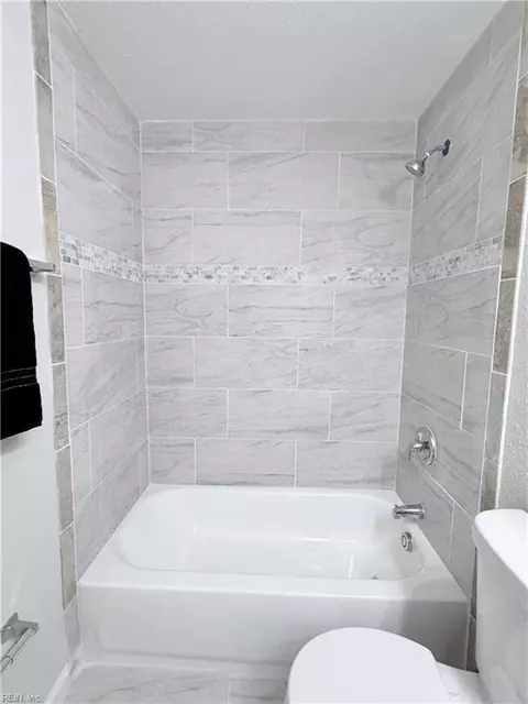 Bath - 2420 Juniper St, Norfolk, VA 23513 photo 6 of 6