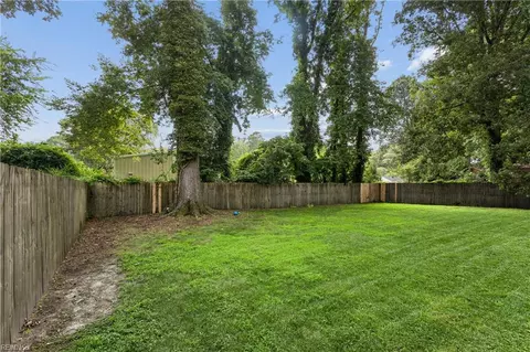 Exterior - 200 Lexington St, Hampton, VA 23669 photo 5 of 7