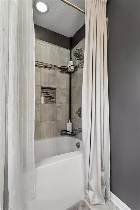 Bath - 200 Lexington St, Hampton, VA 23669 photo 5 of 7