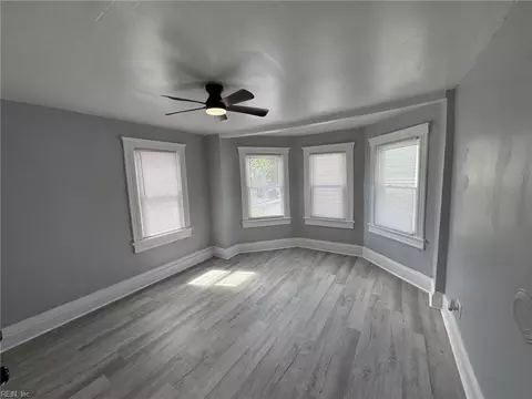 Living - 411 Lee St, Hampton, VA 23669 photo 5 of 5