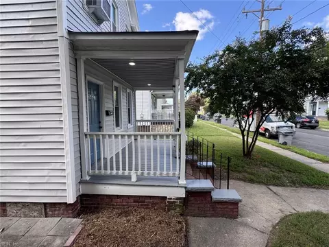 Exterior - 411 Lee St, Hampton, VA 23669 photo 3 of 9