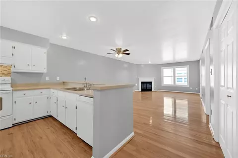 Living - 102 Lantana Ln #8, Hampton, VA 23669 photo 1 of 4