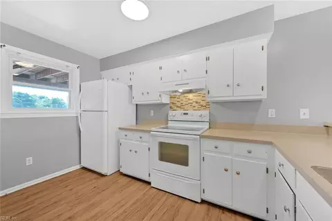 Kitchen - 102 Lantana Ln #8, Hampton, VA 23669 photo 1 of 2