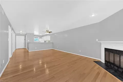 Living - 102 Lantana Ln #8, Hampton, VA 23669 photo 4 of 4