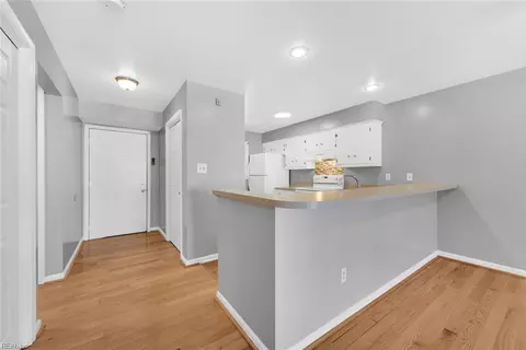 Entry Way - 102 Lantana Ln #8, Hampton, VA 23669 photo 3 of 4