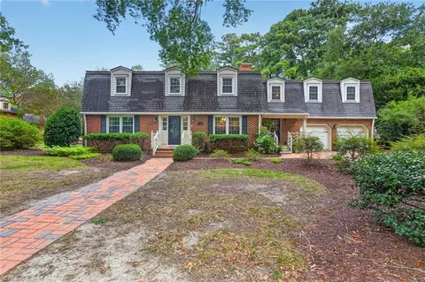 424 Susan Constant Dr, Virginia Beach, VA 23451