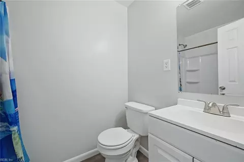 Bath - 110 Bayhaven Dr, Hampton, VA 23666 photo 1 of 3