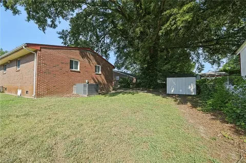 Exterior - 110 Bayhaven Dr, Hampton, VA 23666 photo 2 of 3