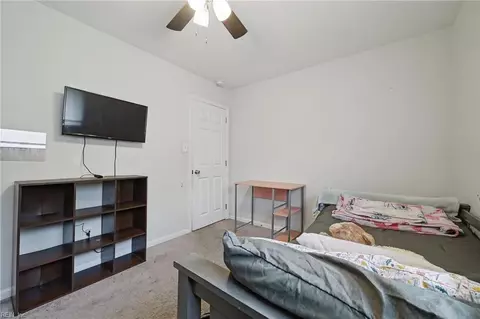Bedroom - 110 Bayhaven Dr, Hampton, VA 23666 photo 2 of 4