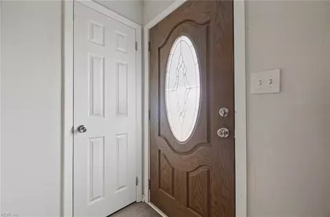 Entry Way - 110 Bayhaven Dr, Hampton, VA 23666 photo 1 of 2