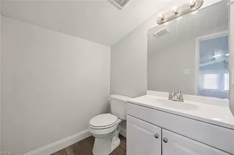 Bath - 110 Bayhaven Dr, Hampton, VA 23666 photo 3 of 3
