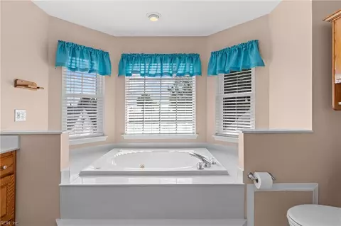 Bath - 2608 Level Loop Rd, Virginia Beach, VA 23456 photo 3 of 5
