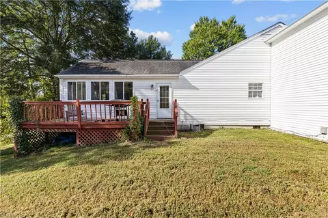 Exterior - 753 Willow Bend Dr, Chesapeake, VA 23323 photo 4 of 8