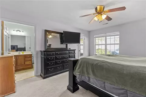 Bedroom - 753 Willow Bend Dr, Chesapeake, VA 23323 photo 2 of 4