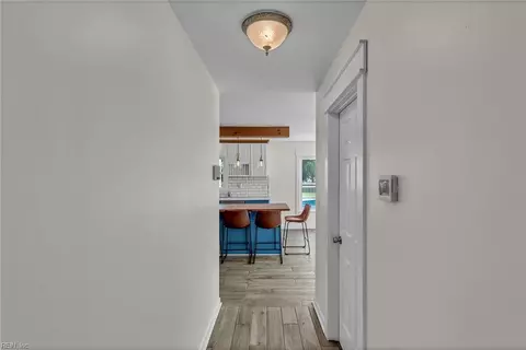 Entry Way - 1700 Dandy Loop Rd, Yorktown, VA 23692 photo 2 of 7