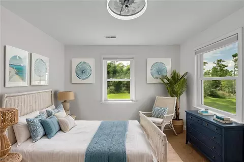 Bedroom - 1700 Dandy Loop Rd, Yorktown, VA 23692 photo 7 of 10