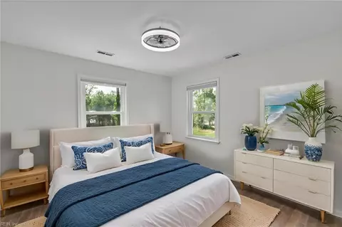 Bedroom - 1700 Dandy Loop Rd, Yorktown, VA 23692 photo 6 of 10