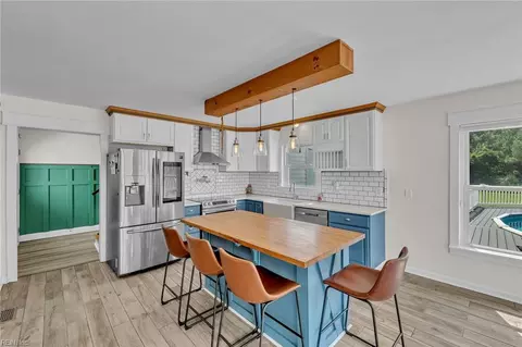Kitchen - 1700 Dandy Loop Rd, Yorktown, VA 23692 photo 2 of 3