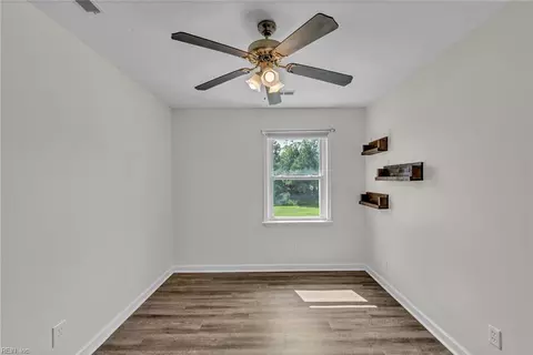 Bedroom - 1700 Dandy Loop Rd, Yorktown, VA 23692 photo 4 of 10