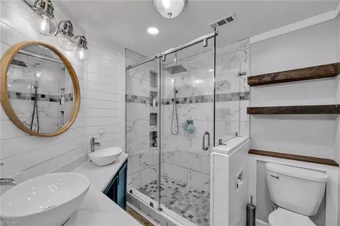 Bath - 1700 Dandy Loop Rd, Yorktown, VA 23692 photo 4 of 4