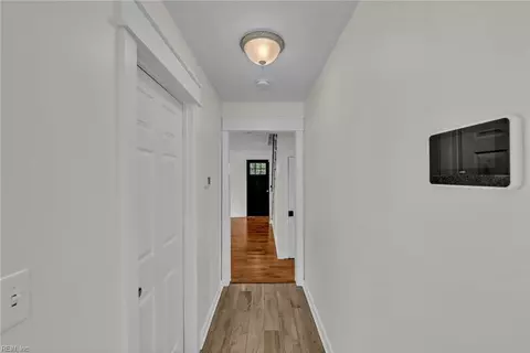 Entry Way - 1700 Dandy Loop Rd, Yorktown, VA 23692 photo 3 of 7