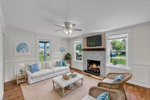 Living - 1700 Dandy Loop Rd, Yorktown, VA 23692 photo 2 of 3