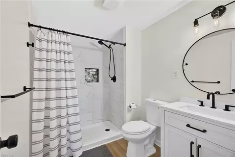 Bath - 1936 Beall Dr, Hampton, VA 23663 photo 3 of 3
