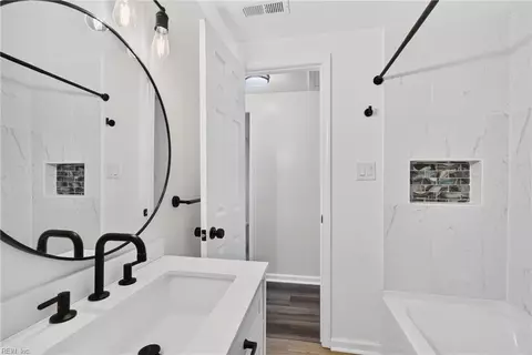 Bath - 1936 Beall Dr, Hampton, VA 23663 photo 2 of 3