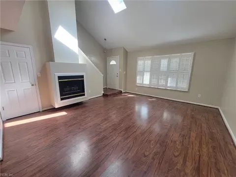 Living - 14 Treebark Pl, Hampton, VA 23666 photo 5 of 10