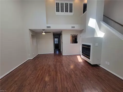 Living - 14 Treebark Pl, Hampton, VA 23666 photo 2 of 10