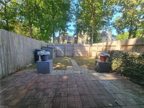 Exterior - 14 Treebark Pl, Hampton, VA 23666 photo 3 of 5
