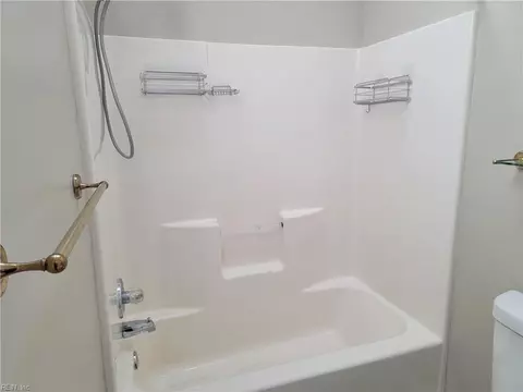 Bath - 14 Treebark Pl, Hampton, VA 23666 photo 2 of 2