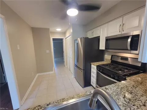 Entry Way - 14 Treebark Pl, Hampton, VA 23666 photo 1 of 2
