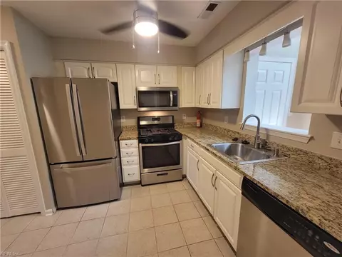 Kitchen - 14 Treebark Pl, Hampton, VA 23666 photo 1 of 3