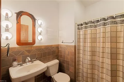 Bath - 701 Colony Trl, Lanexa, VA 23089 photo 3 of 4