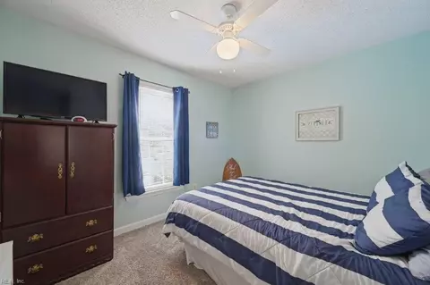 Bedroom - 220 Dunn Cir, Hampton, VA 23666 photo 3 of 6
