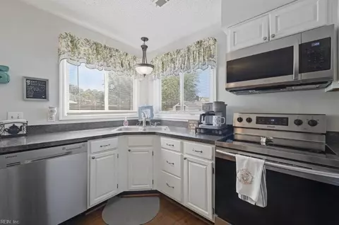 Kitchen - 220 Dunn Cir, Hampton, VA 23666 photo 1 of 3