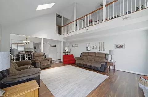 Entry Way - 220 Dunn Cir, Hampton, VA 23666 photo 3 of 4