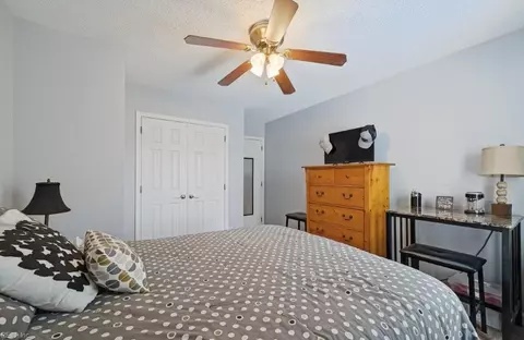Bedroom - 220 Dunn Cir, Hampton, VA 23666 photo 2 of 6