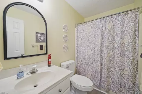 Bath - 220 Dunn Cir, Hampton, VA 23666 photo 3 of 4