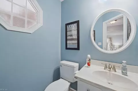 Bath - 220 Dunn Cir, Hampton, VA 23666 photo 1 of 4